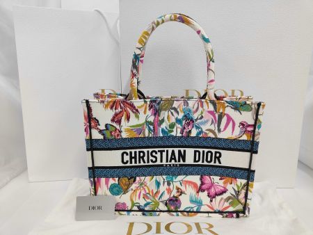 👜✨ Christian Dior Book Tote – Floral Multicolor Stickerei