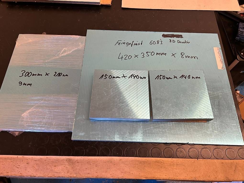 Piatti di portata: Aluminiumplatten Konvolut, Feingefräst. – Nuovo e nell'imballaggio originale da Gümligen venduto da ESCreativwork