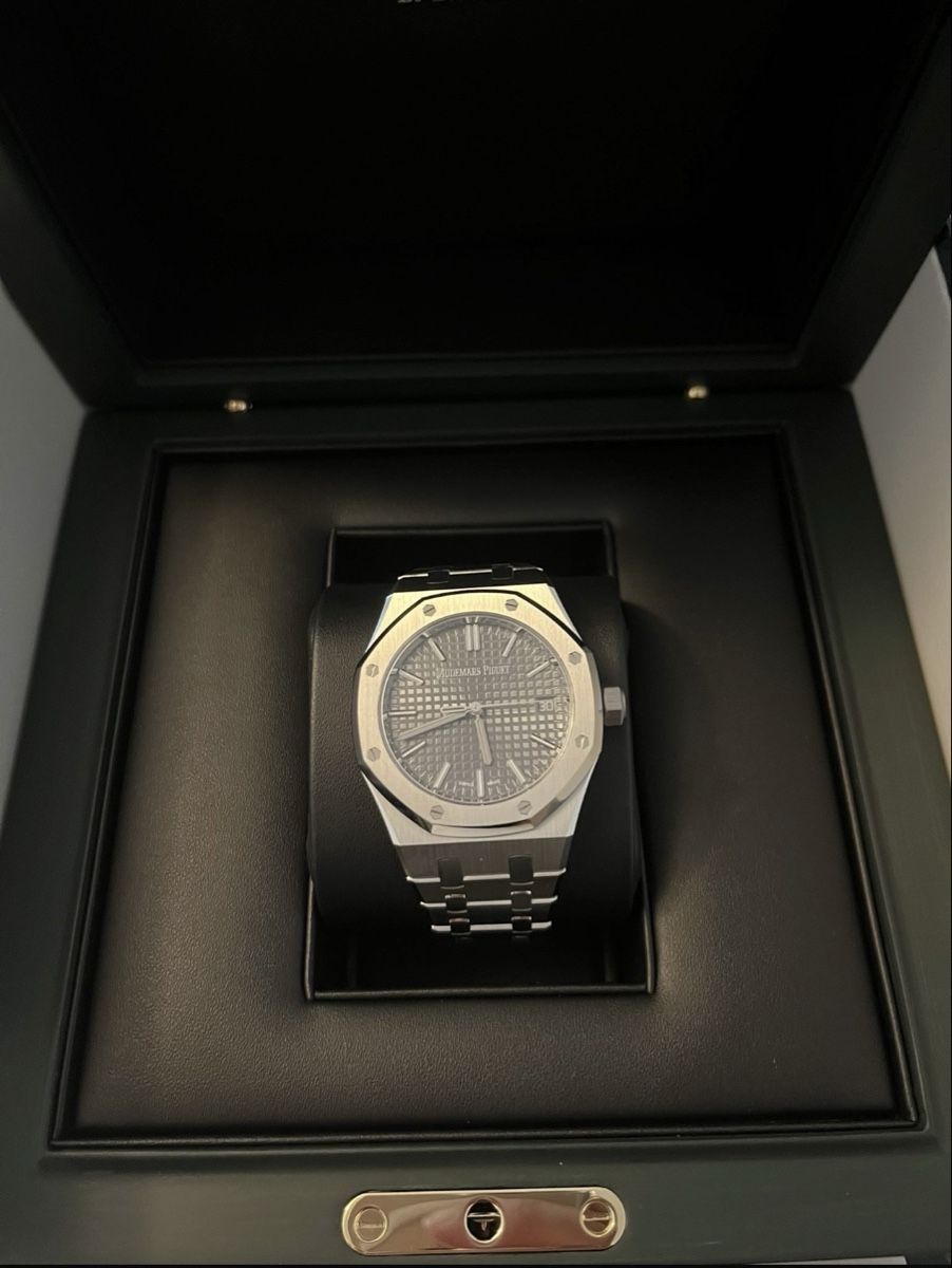 Audemars Piguet Uhren: Audemars Piguet Royal Oak UNWORN FULLSET – Neu und originalverpackt aus Basel von isa_9qrz 3