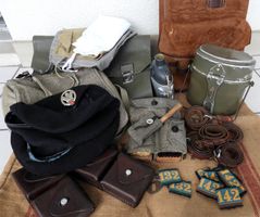 Schweiz. Militärsachen Aff Beret Riemen Gamelle usw