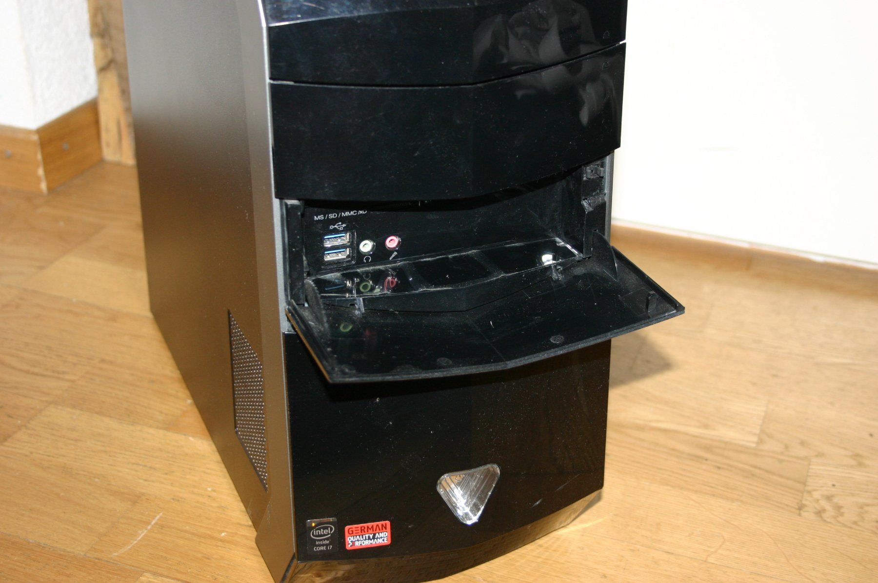 Medion PC: Schneller Medion Computer mit I7, SSD und HD, mit Win11 – Usato da Stettlen venduto da Bigjm 1