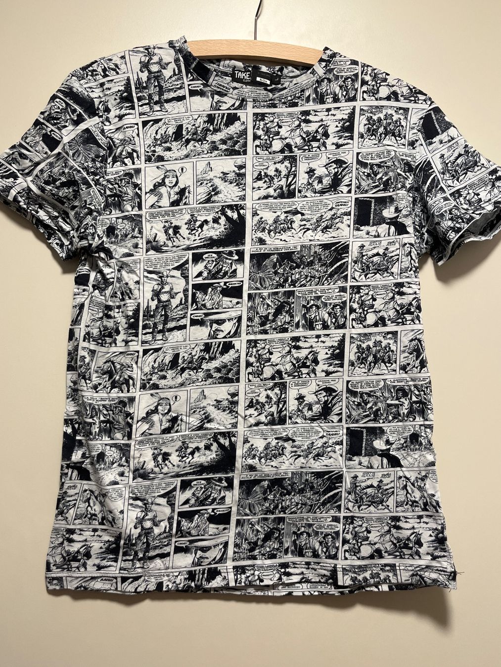 T-shirts: T-Shirt Comic-Print TAKE CLOTH' Be One Gr. L – D'occasion à Hinterkappelen par Kim1992