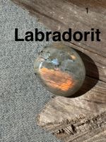 Labradorit rundum poliert   mit "FEUER"  schön!!   Stein