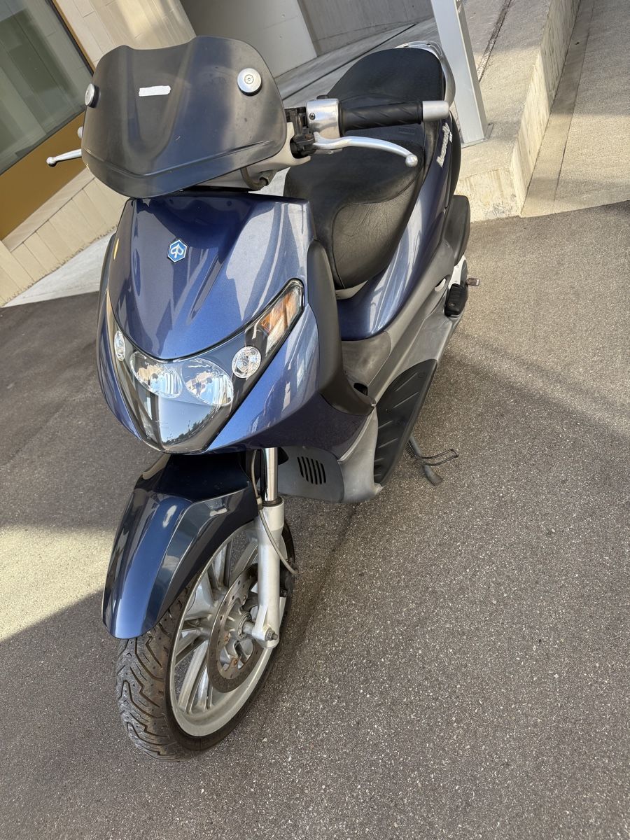 Piaggio Scooter: Piaggio Beverly 125 Roller blau metallic 5305 km – Difettoso da Wetzikon ZH venduto da KIEE