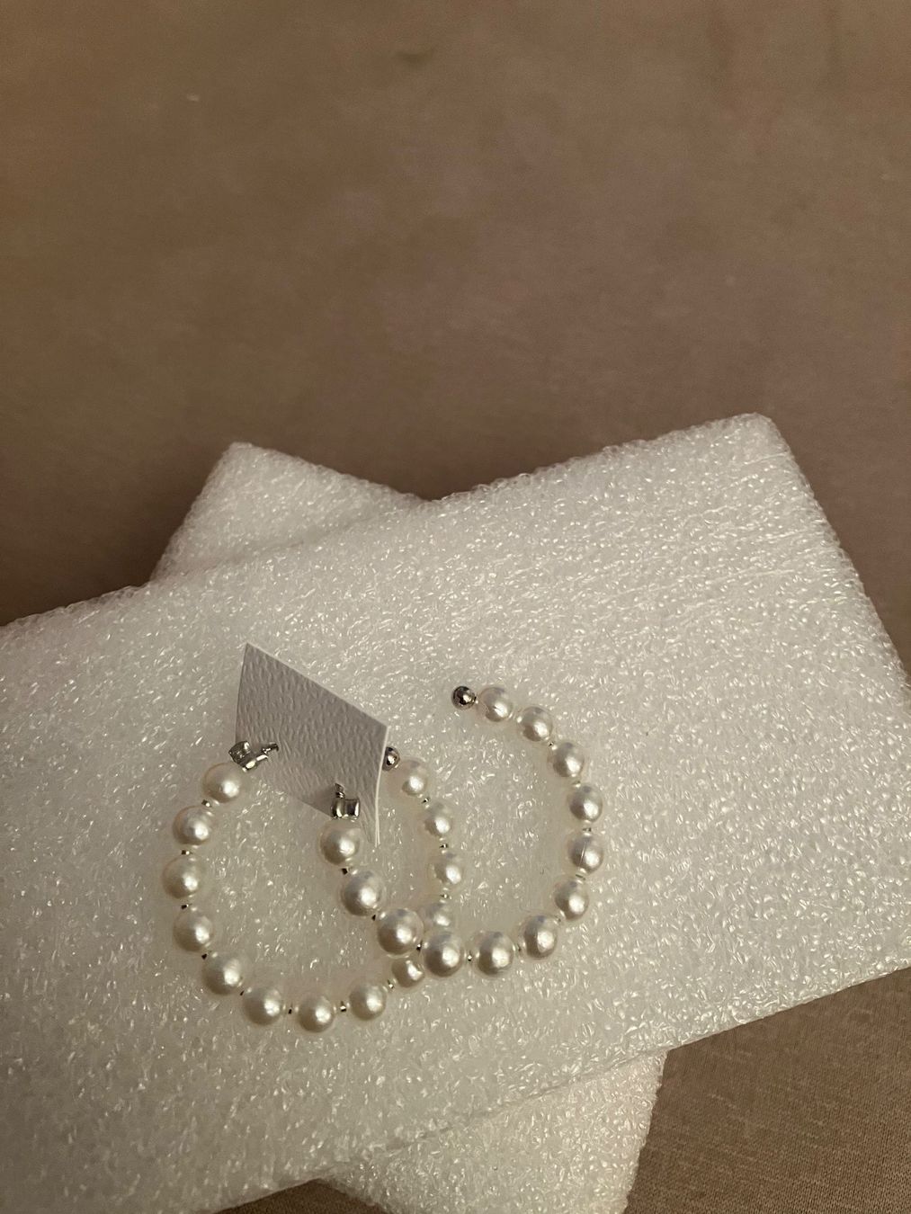 Orecchini pendenti & Orecchini a lobo: Hübsche c-förmige Creolen mit Imitationsperlen, D 3.5cm – Nuovo (secondo la descrizione) da Affoltern am Albis venduto da Dlotti