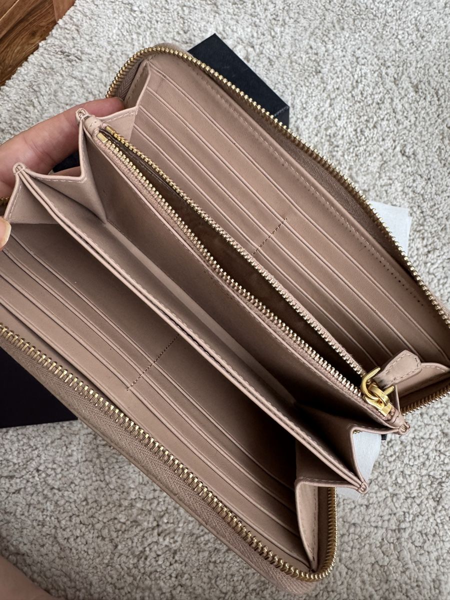 Prada Portemonnaie: Prada Portemonnaie, beige, Leder mit Box – Gebraucht aus Baden von Linda46 2