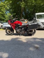 Moto Yamaha Tracer 700 rouge 2018 avec valises latérales