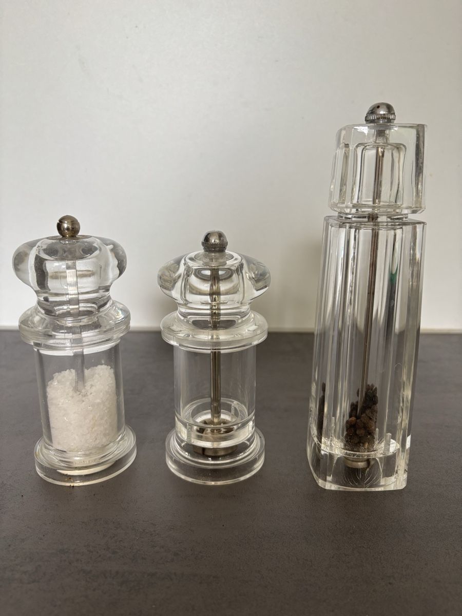 Elettrodomestici da cucina: Salt and Pepper Grinders Acrylic Set 3 Pieces – Usato da Rüschlikon venduto da ArnaudEichenberger 1