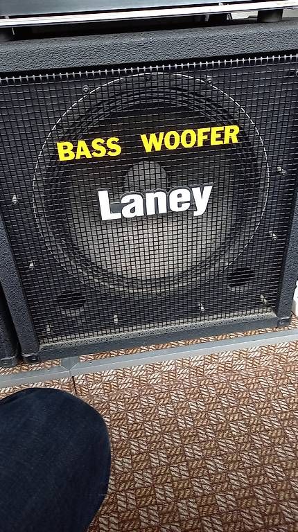 Laney Lautsprecher: Laney Bassboxe mit eingebauter Frequenzweiche – Gebraucht aus Frick von Harmony94 3