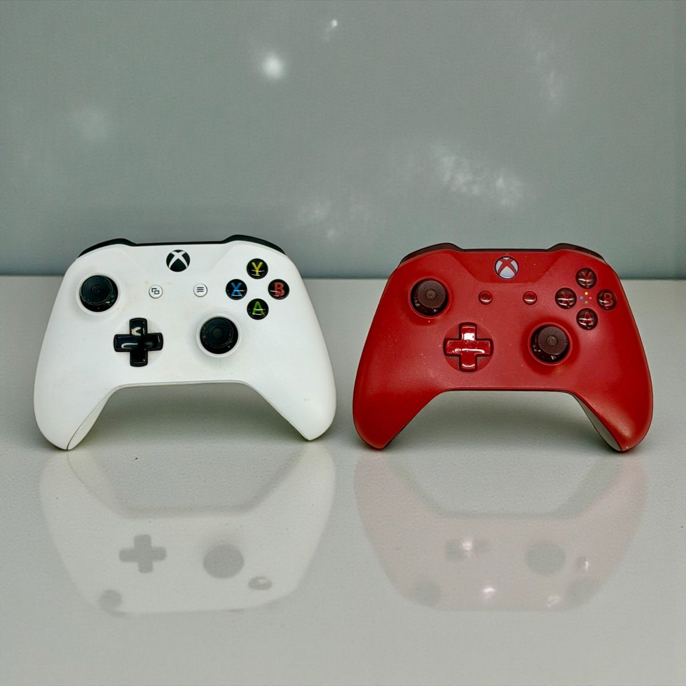 Microsoft Controller: 2x Manettes Xbox One - Rouge et Blanche – Usato da Morges venduto da Novantica