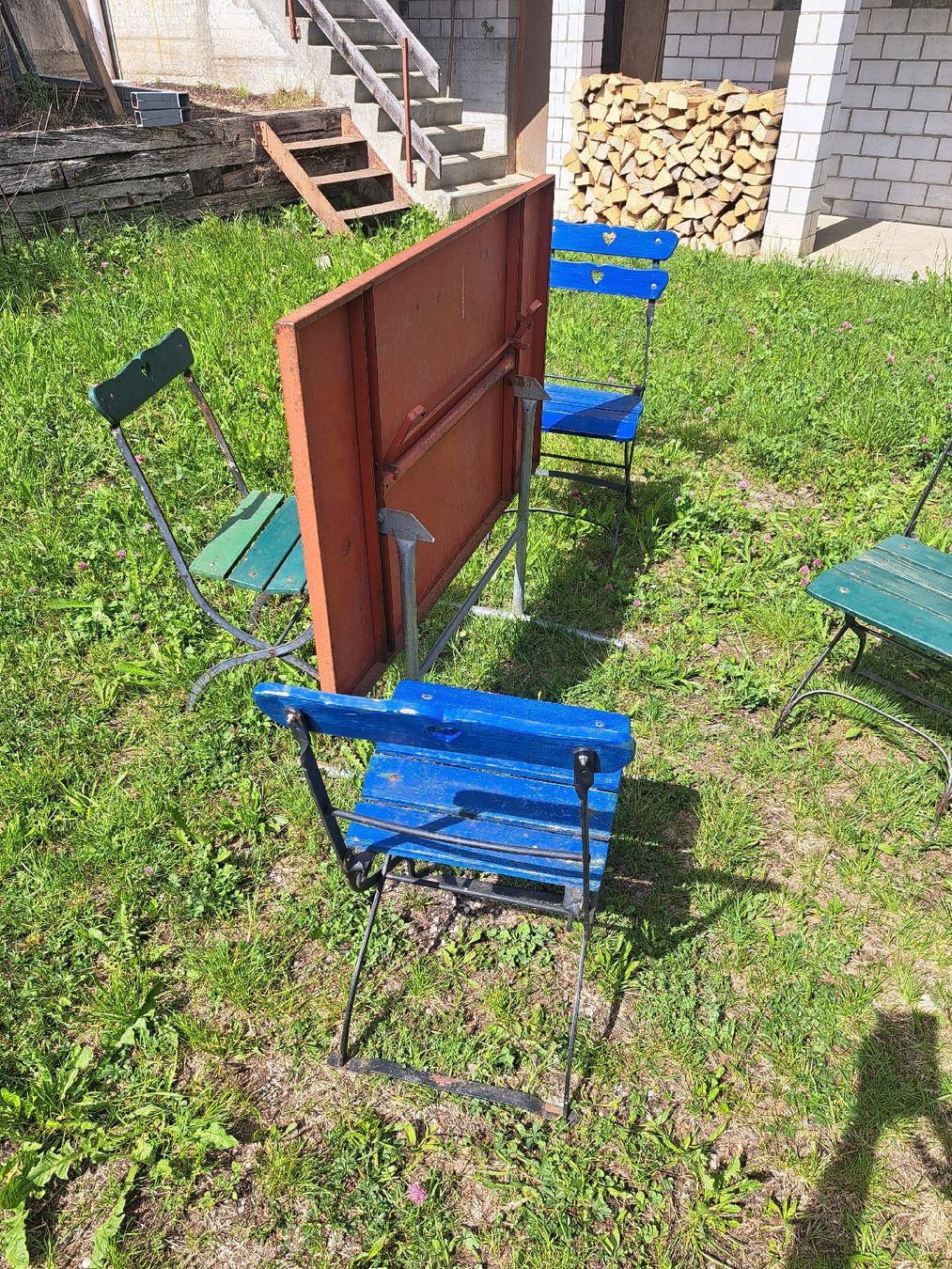 Set di tavolo e panche: Gartentisch aus Blech, klappbar, mit 4 Stühlen, antik – Usato da Fahrni b. Thun venduto da skippy99 6