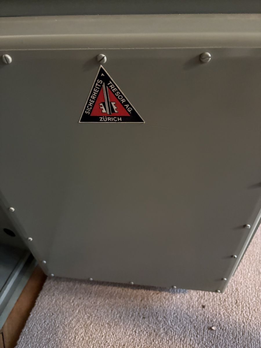 Tresor: Tresor mit 2 Schlüssel 45x50x61 cm ab 1.- – Gebraucht aus Embrach von mays 2