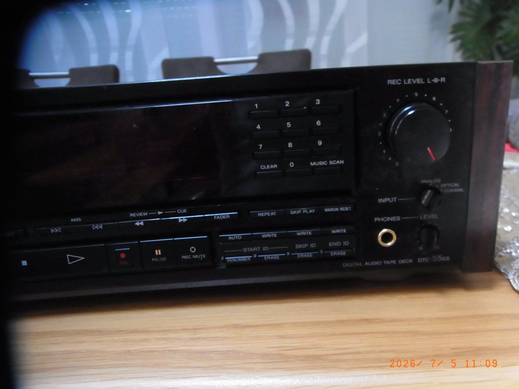 Sony Registratori: Sony DAT Recorder DTC-55ES guter Zustand – Usato da Uezwil venduto da Fauchi51 2