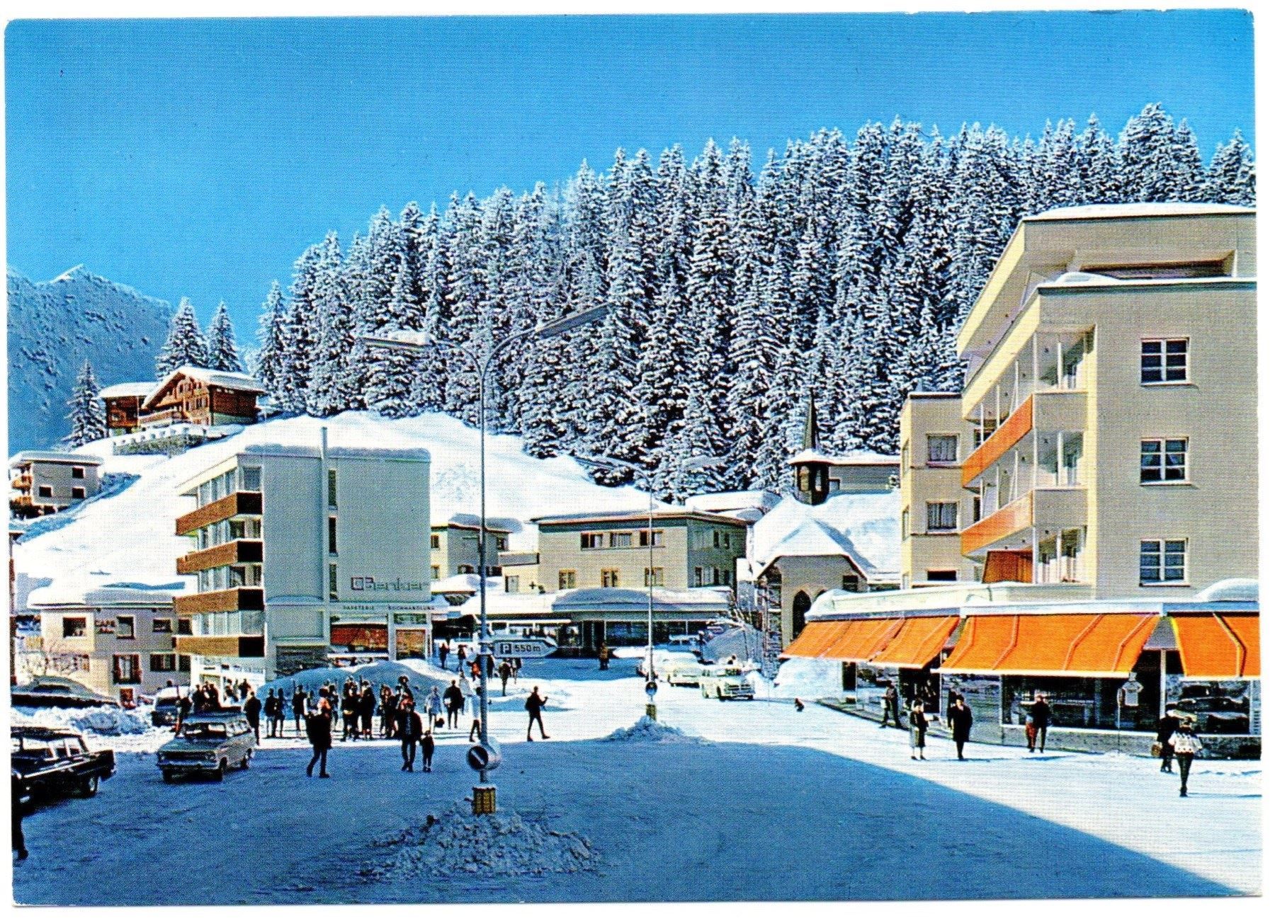 Cartoline postali: AROSA Oberseeplatz belebt, Auto – Usato da Jona venduto da philajona