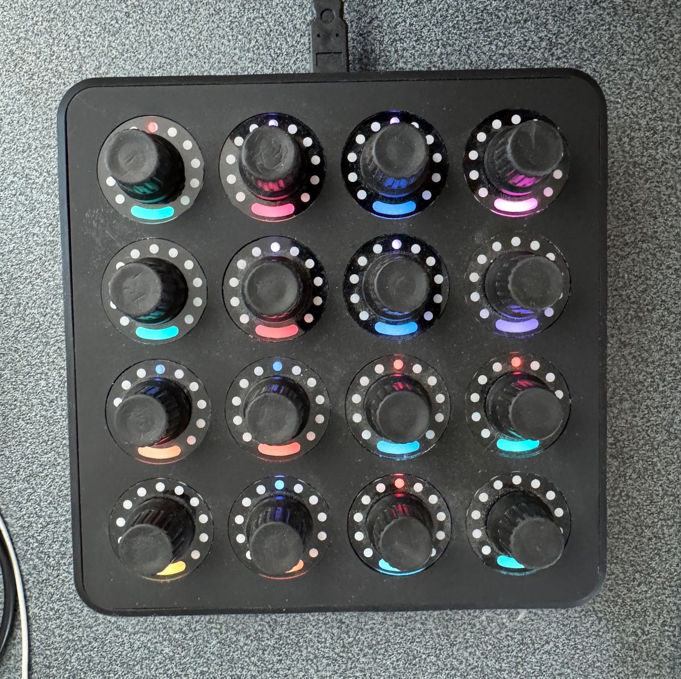 Strumenti musicali: DJ TechTools Midi Fighter Twister – MIDI-Controller – Usato da Auenstein venduto da Adrianwisard71 1