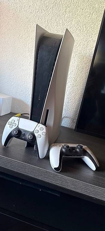 Consoles: Ps5 inkl 2 Controller – D'occasion à Spiez par mar_6xv8 3