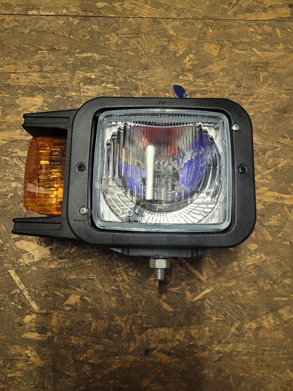 Hella Phares: Hella Scheinwerfer mit Blinker – Neuf avec emballage d'origine à Ebnet par rsautomobile