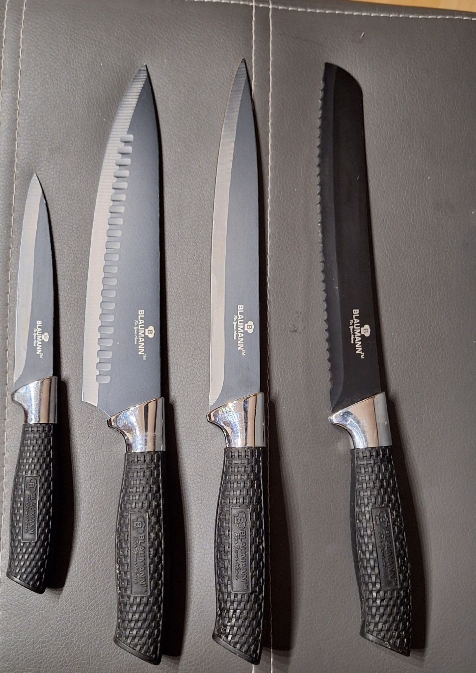 Neuwertiges Blaumann Kochmesser Set, 4-teilig, schwarz (Neu (gemäss Beschreibung)) in Morschach für CHF 23 – mit Lieferung auf Ricardo kaufen