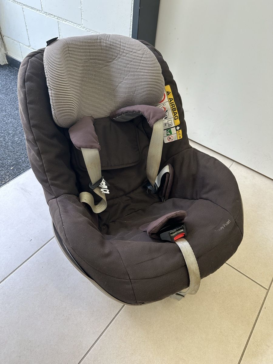 Maxi-Cosi Seggiolini per auto: Maxi cosi 2 way Pearl + noch einer Sitzbezug – Usato da Dietikon venduto da mike.thorton