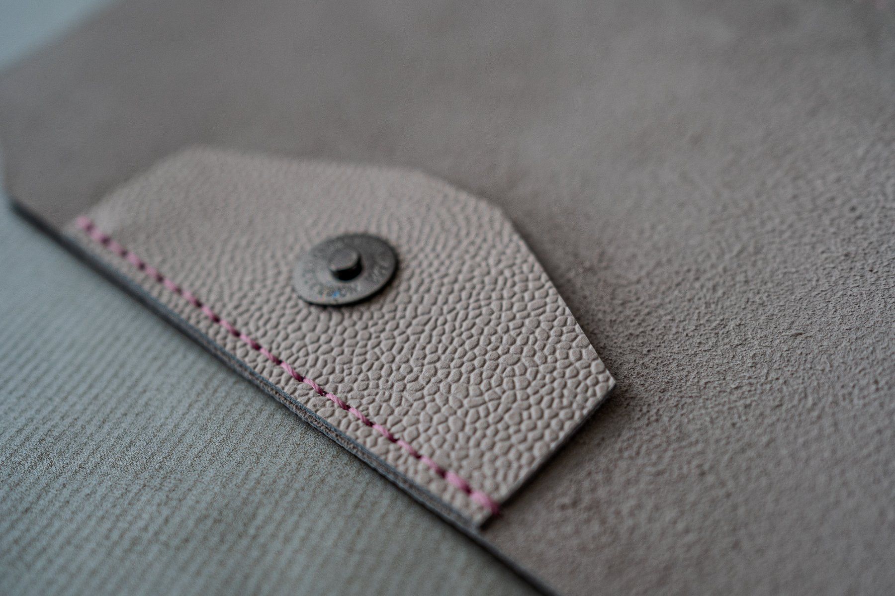 Borse da donna: Umhängetasche "Sandstein" - handmade - Leder – Nuovo e nell'imballaggio originale da Matzendorf venduto da sas_skl6 7