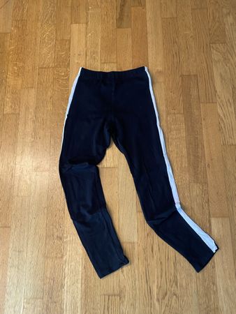 Leggings schwarz mit weissem Streifen Grösse 164 