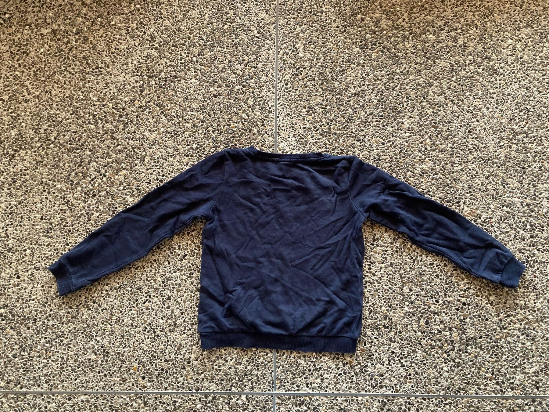 H&M Pulls et sweat-shirts: Pullover, Herz, Gr. 134/140 – D'occasion à Aetingen par Nadinsky 2