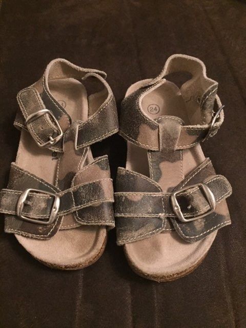 Scarpe per ragazzi: Sandalen Militärlook Grösse 24 – Usato da Emmen venduto da Aribini