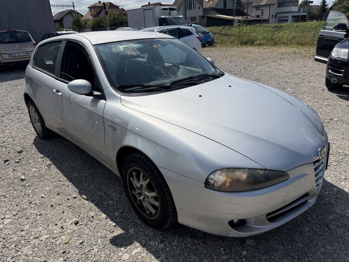 Alfa Romeo Autos: Alfa Romeo 147 1.6 – Gebraucht aus Oberönz von Xyz90