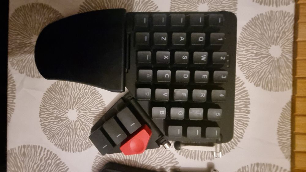 ZSA Moonlander split keyboard (Gebraucht) in Zürich für CHF 220 – mit ...