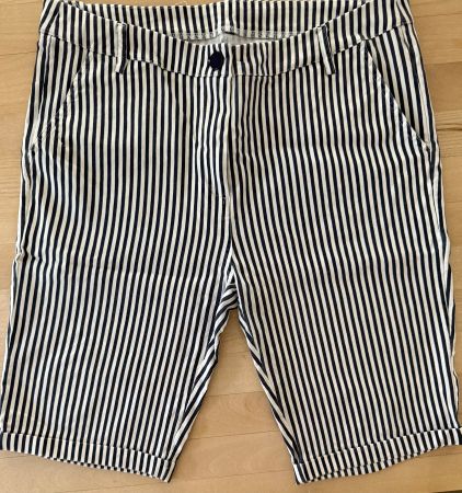 Gestreifte Stretch Hose Bermuda, 42 Top!