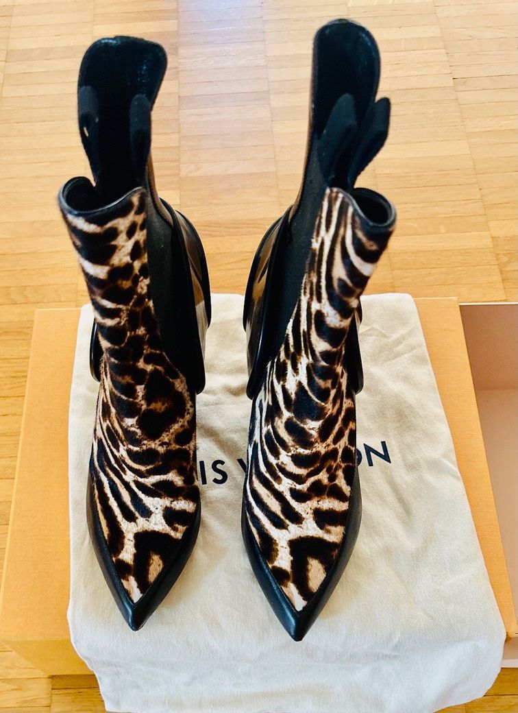 Louis Vuitton Scarpe da donna: LOUIS VUITTON Stiefeletten – Nuovo (secondo la descrizione) da Zurich venduto da MX1000 1