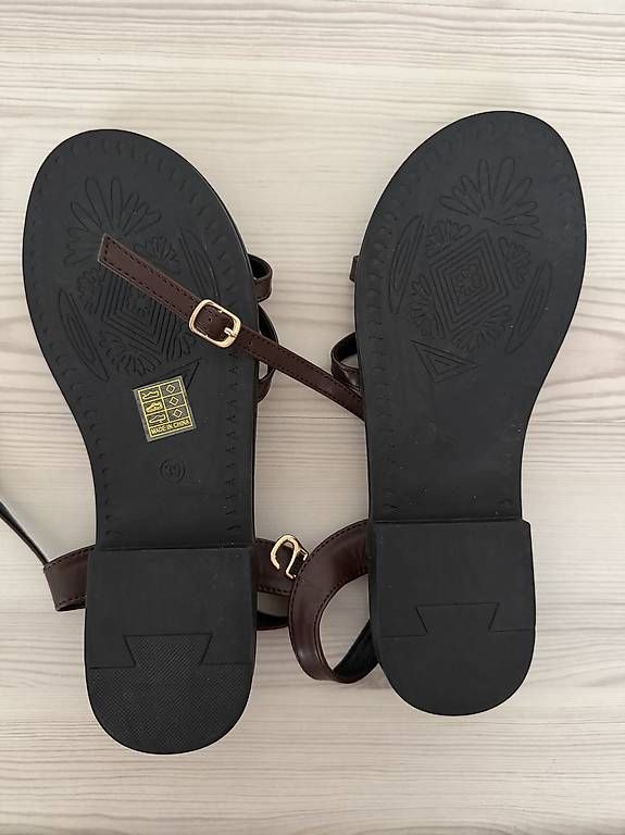 Scarpe da donna: Braune Riemchensandalen Gr. 38/39 – Usato da Frauenfeld venduto da _vivano_ 2
