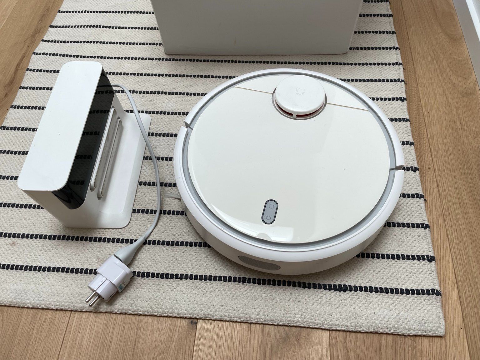 Xiaomi Aspirateurs & Accessoires: Xiaomi Mi Robot Vacuum (1. Generation) mit Ladestation – D'occasion à St. Gallen par dpilipenka