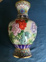 Grosse Cloisonné-Vase mit Blumen- und Vogeldekor