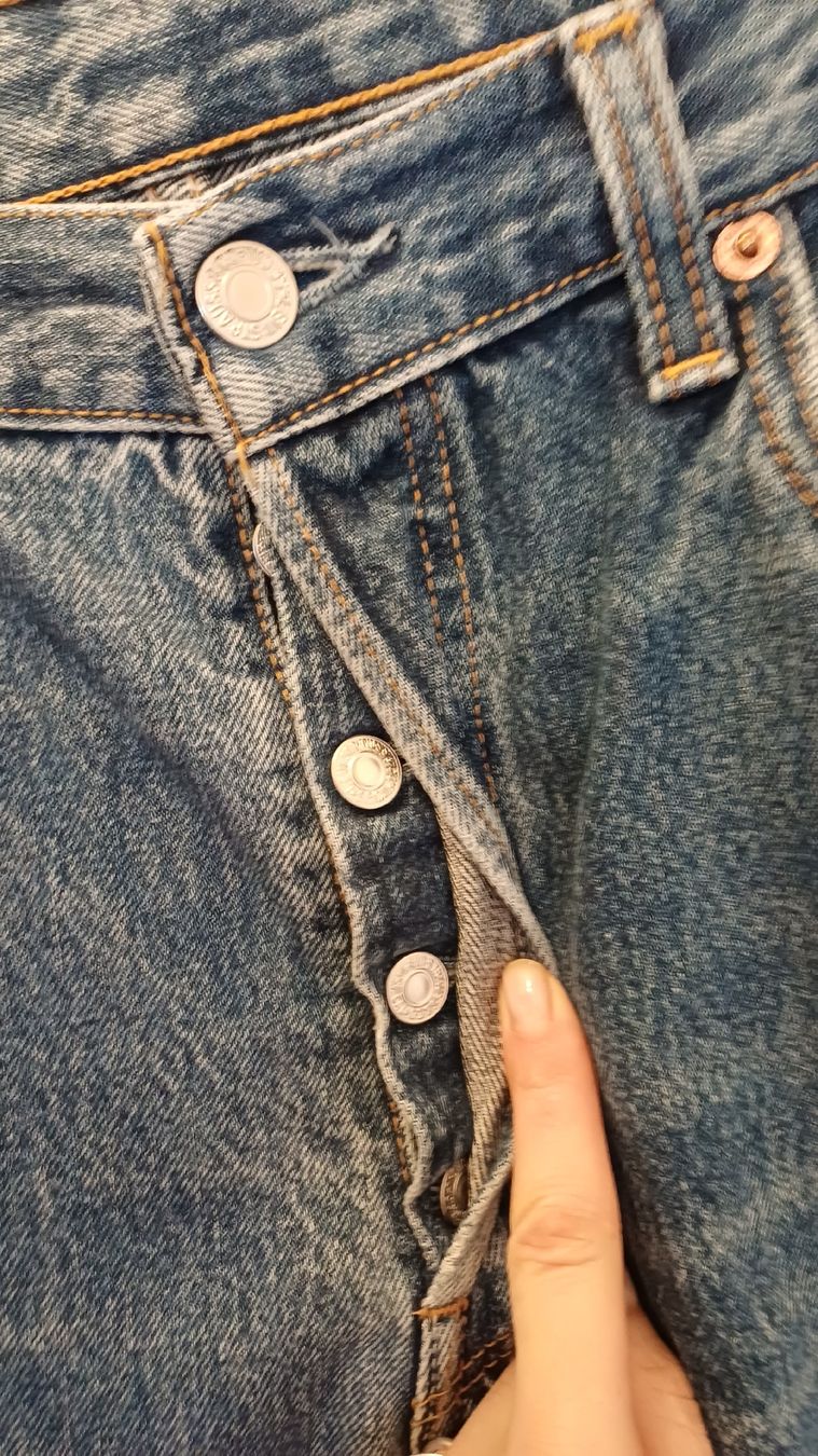 Levi's Jeans: levi's 501 – Gebraucht aus Vevey von Veveybien 1