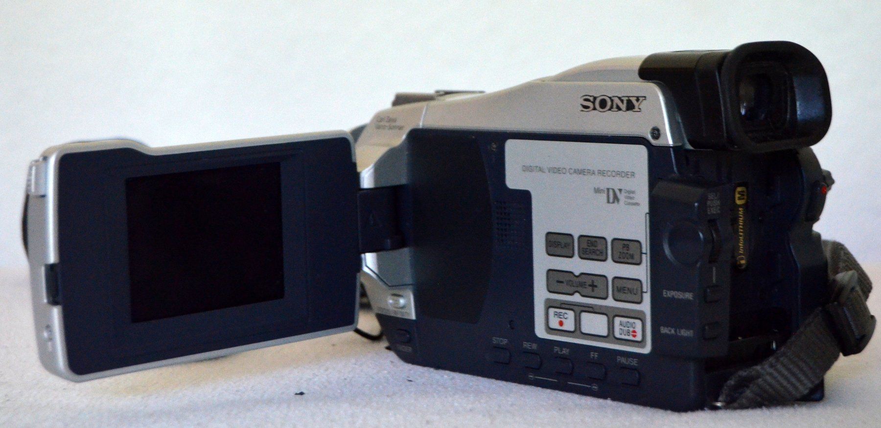 Sony Caméscopes: Sony DCR-TRV16E MiniDV Camcorder / caméscope – Défectueux à Collonges par arashee 3