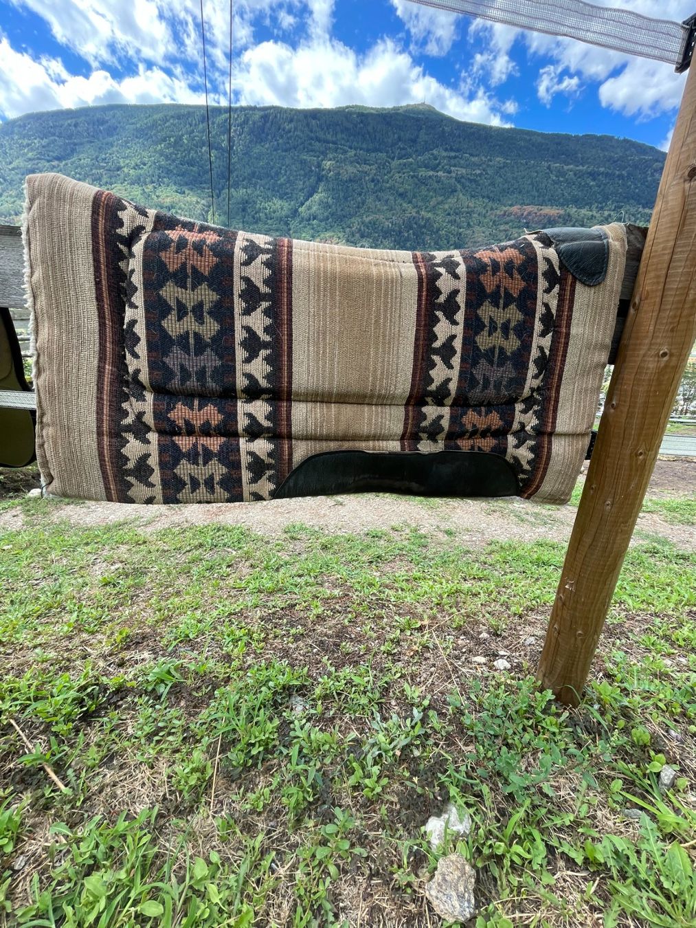 Selles, accessoires: Westernsattel Echtleder, handgefertigt – D'occasion à Malvaglia par Ponos 3