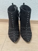 Schwarze Nieten Ankle Boots Gr. 38 von Zara