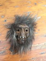 Holzmaske mit Fell - Einzigartiges Sammlerstück zu verkaufen