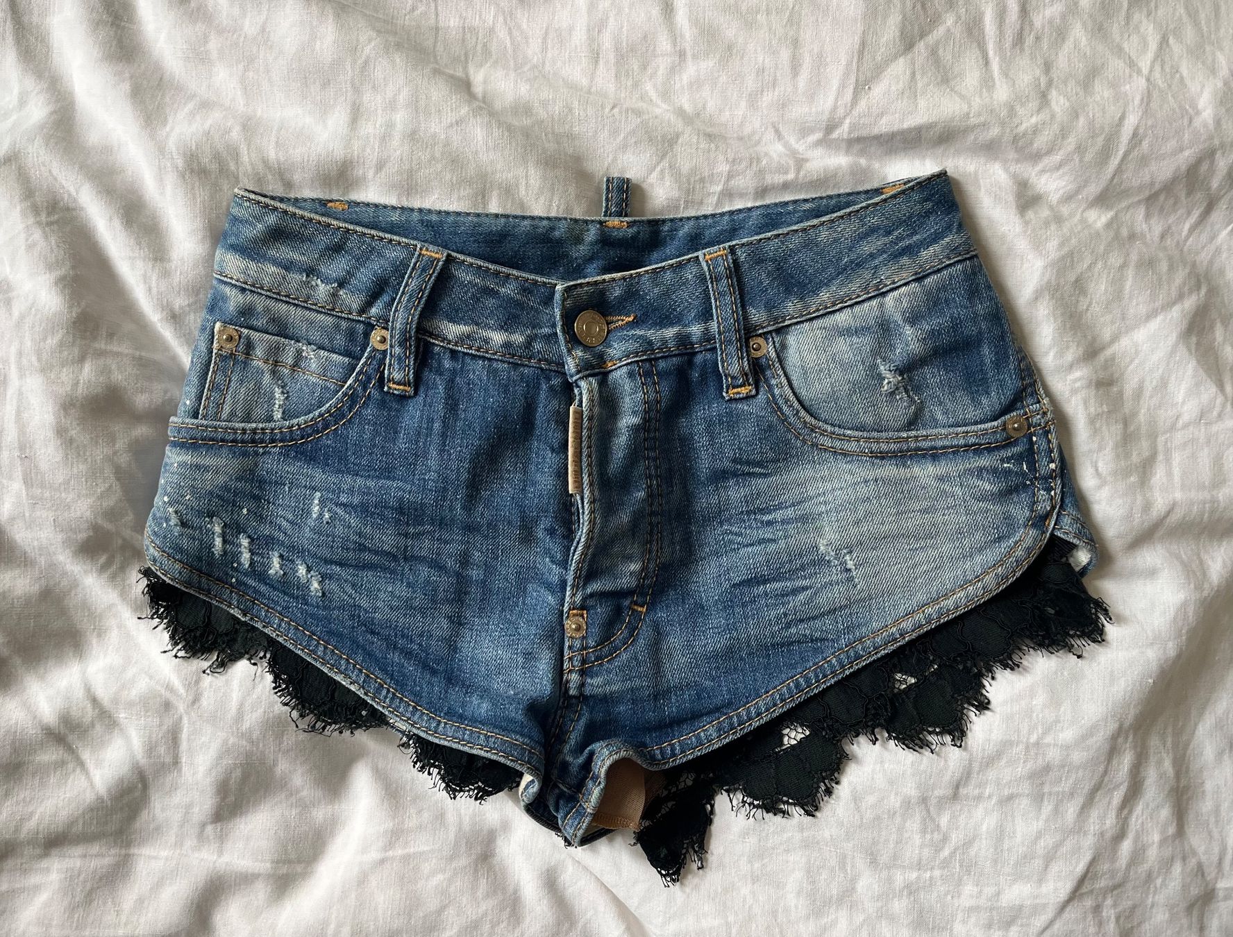 Dsquared2 Pantaloni: Dsquared2, mini short en jeans – Usato da Genève venduto da dachaw 2