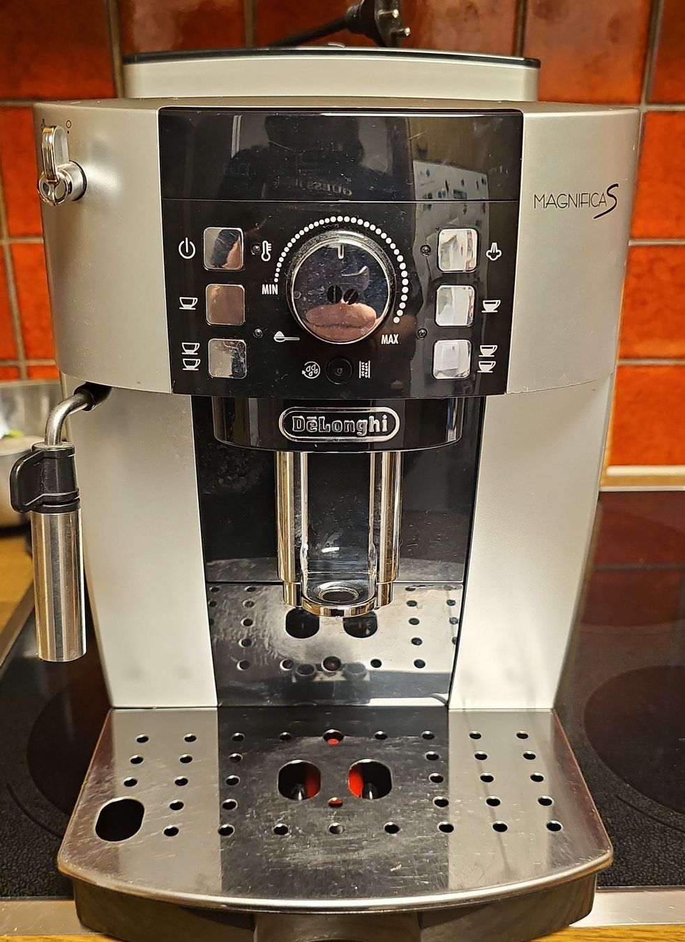 De'Longhi Macchine per caffè & Macchine per espresso: DeLonghi Magnifica S Kaffeevollautomat  – Usato da Reinach BL venduto da conti25