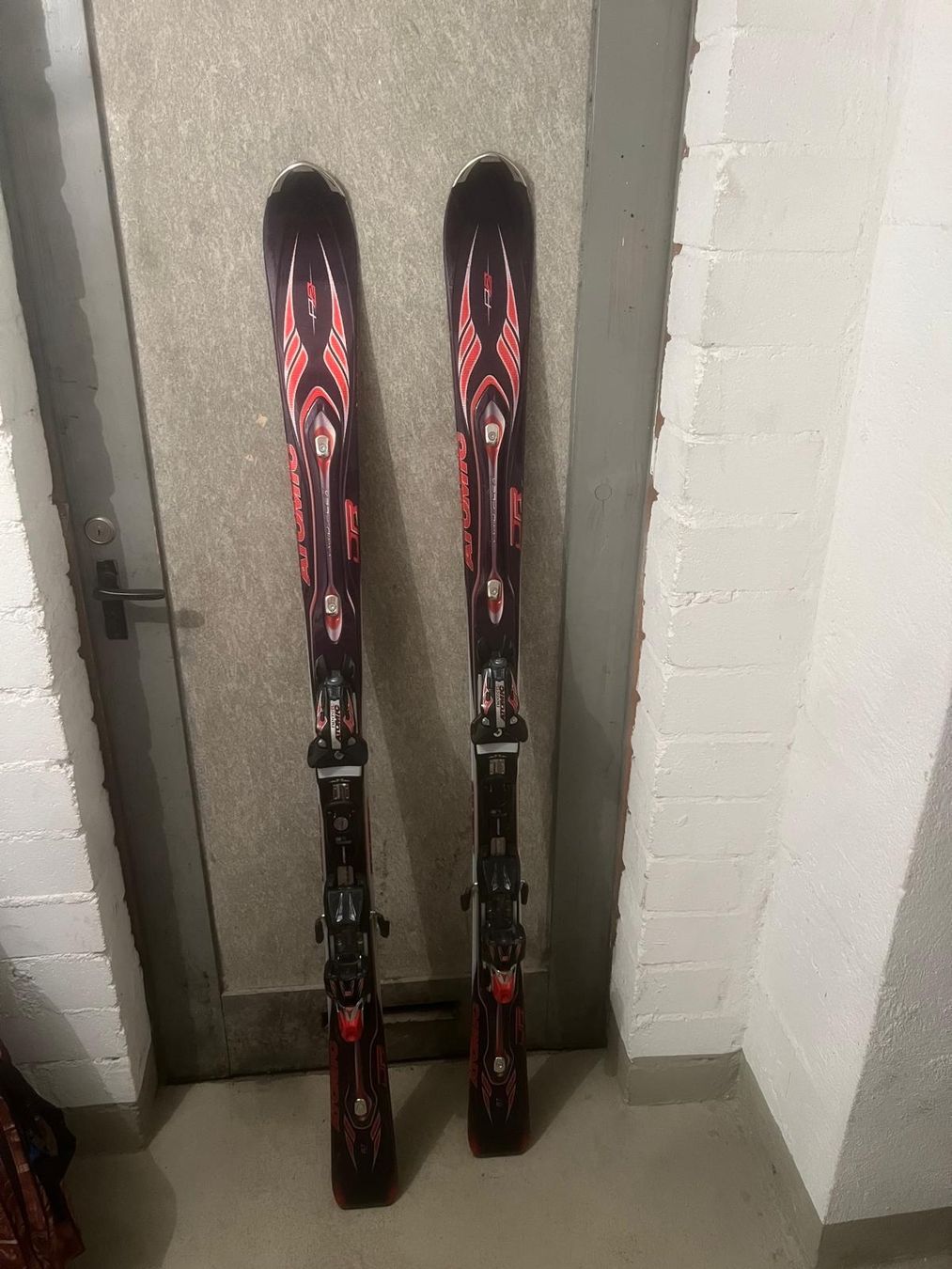 Atomic Sci: Atomic Ski inkl. Bindung, Top Zustand, Winter – Usato da Urtenen-Schönbühl venduto da jne_mvm7 3