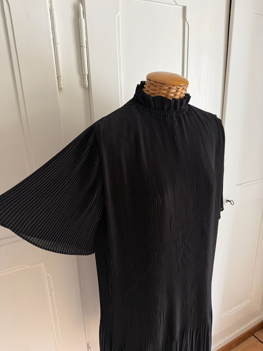 Samsøe Samsøe Vestiti: SAMSOE SAMSOE - Plisseekleid schwarz XS – Usato da Zürich venduto da Diazaio 1