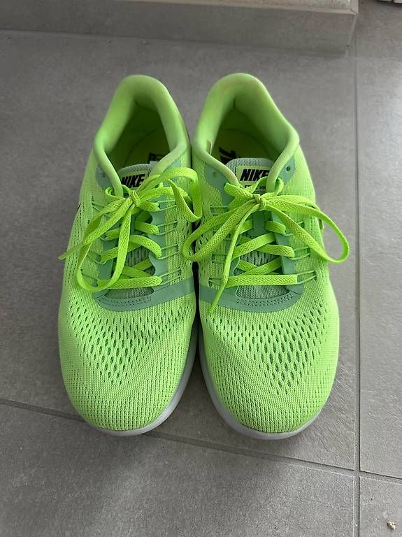 Chaussures femmes: Nike Free Gr.39 – D'occasion à Safnern par cel_56vx 2