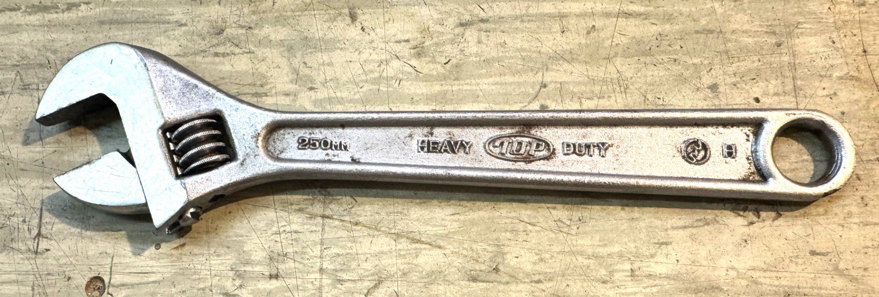 Tutti gli attrezzi: Clé à molette Top 250 mm. – Usato da Tatroz venduto da DanielCut