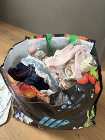 Diverse Babykleider (mehr als 60 Kleidungsstücke)