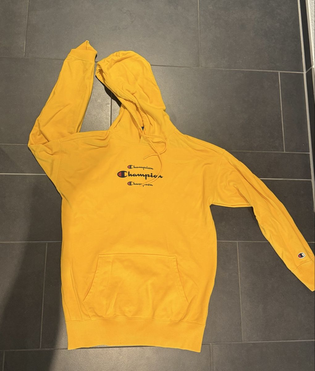 Champion Maglioni & Felpe: Champion Hoodie- size S, good condition  – Usato da St. Gallen venduto da das_pmk2