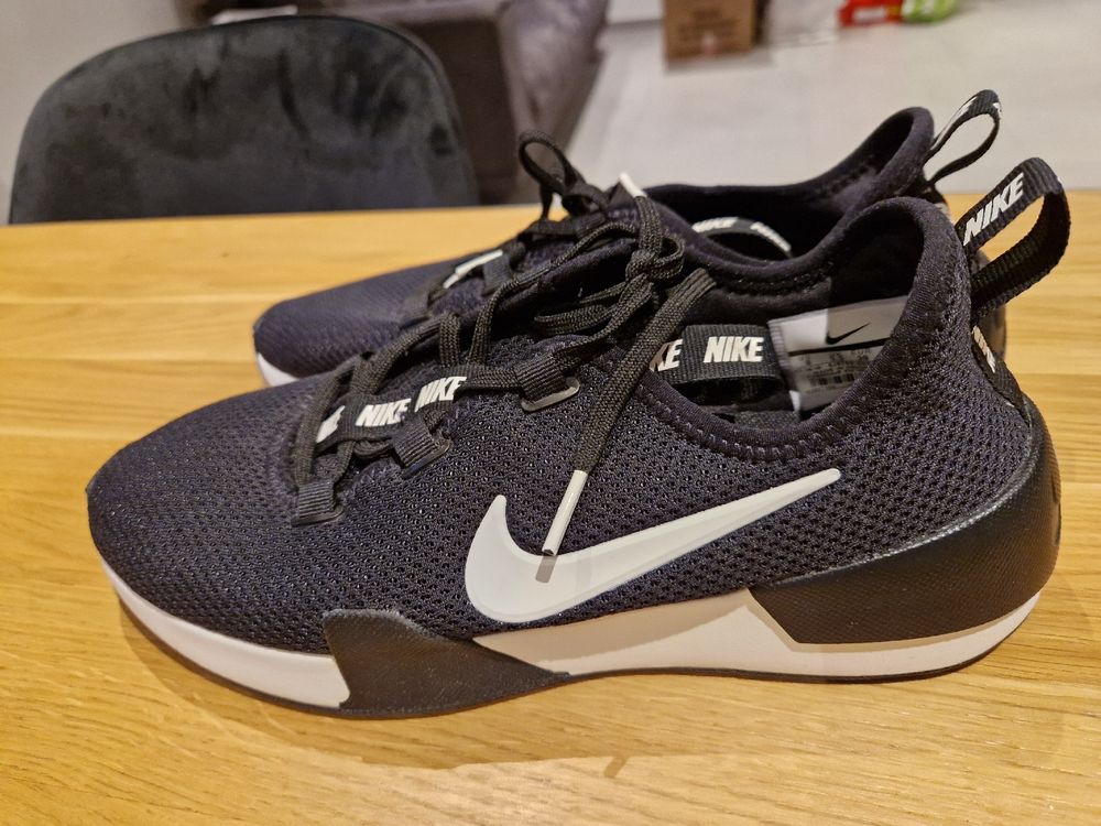 Nike Sneaker Gr. 39 Schwarz Weiss Top Zustand Kaufen auf Ricardo