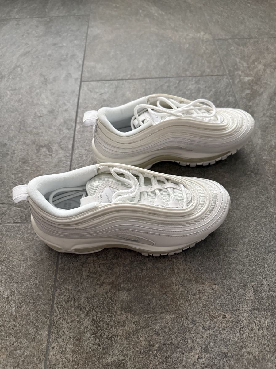 Nike Damenschuhe: Nike Air Max 97 'Triple White' – Neu (gemäss Beschreibung) aus Schübelbach von Coopers6 7