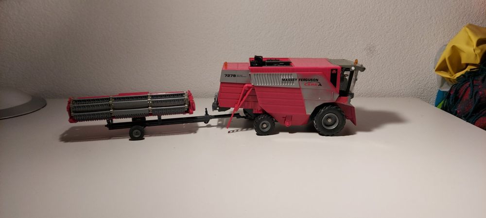 Siku Massey Ferguson Mähdrescher